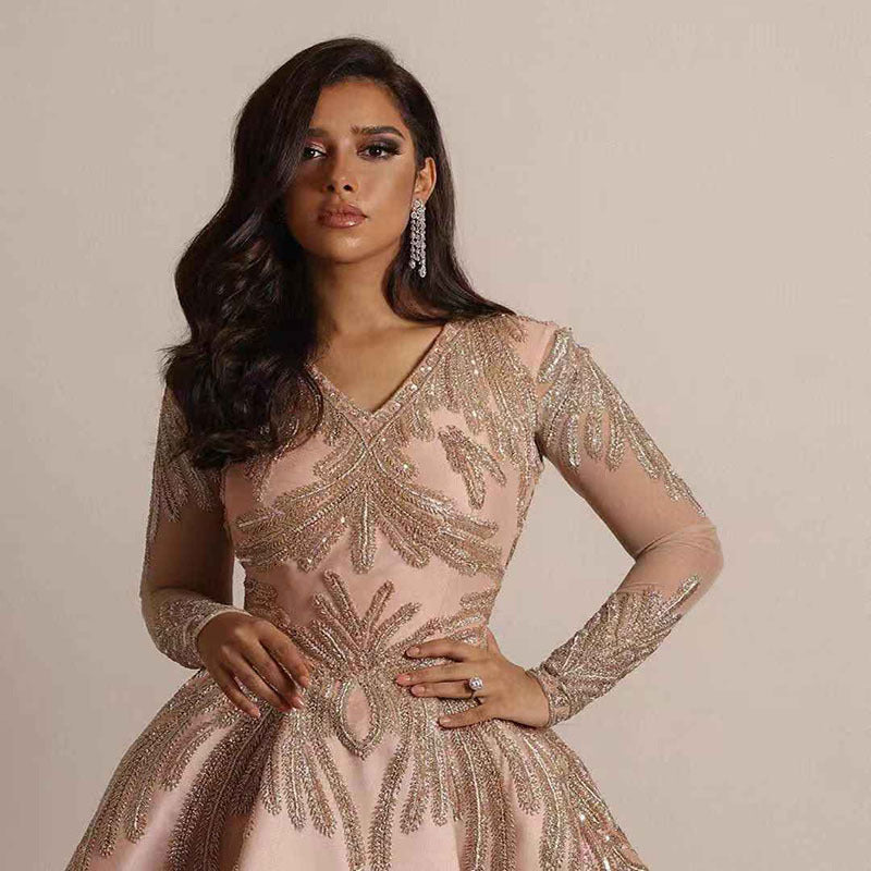 Women Glamorous Ball Gown with Fine Sequin Decoration and Long Cut Dulcira