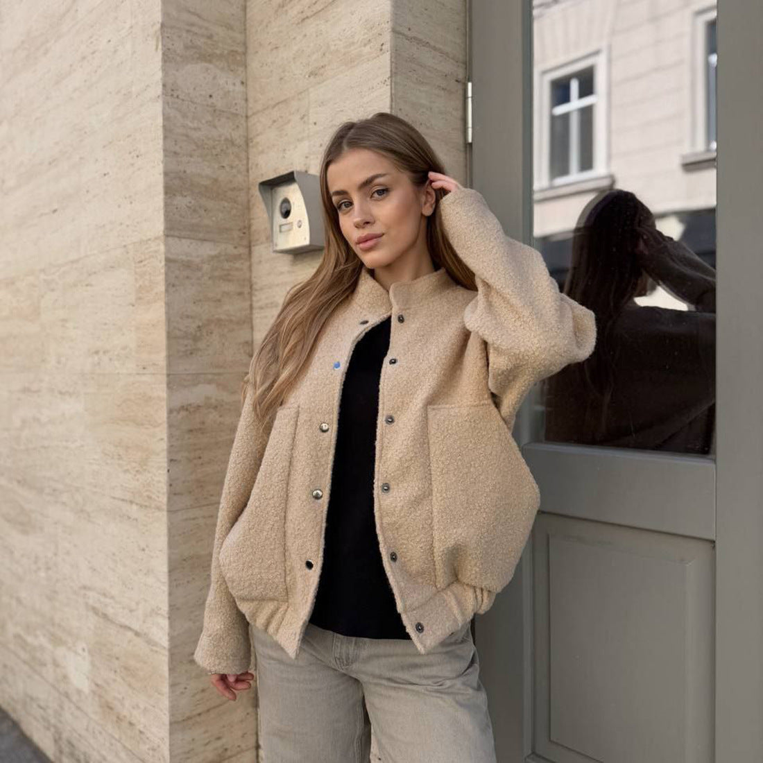 Dulcira | Women's snuggly jacket with button closure and practical pockets