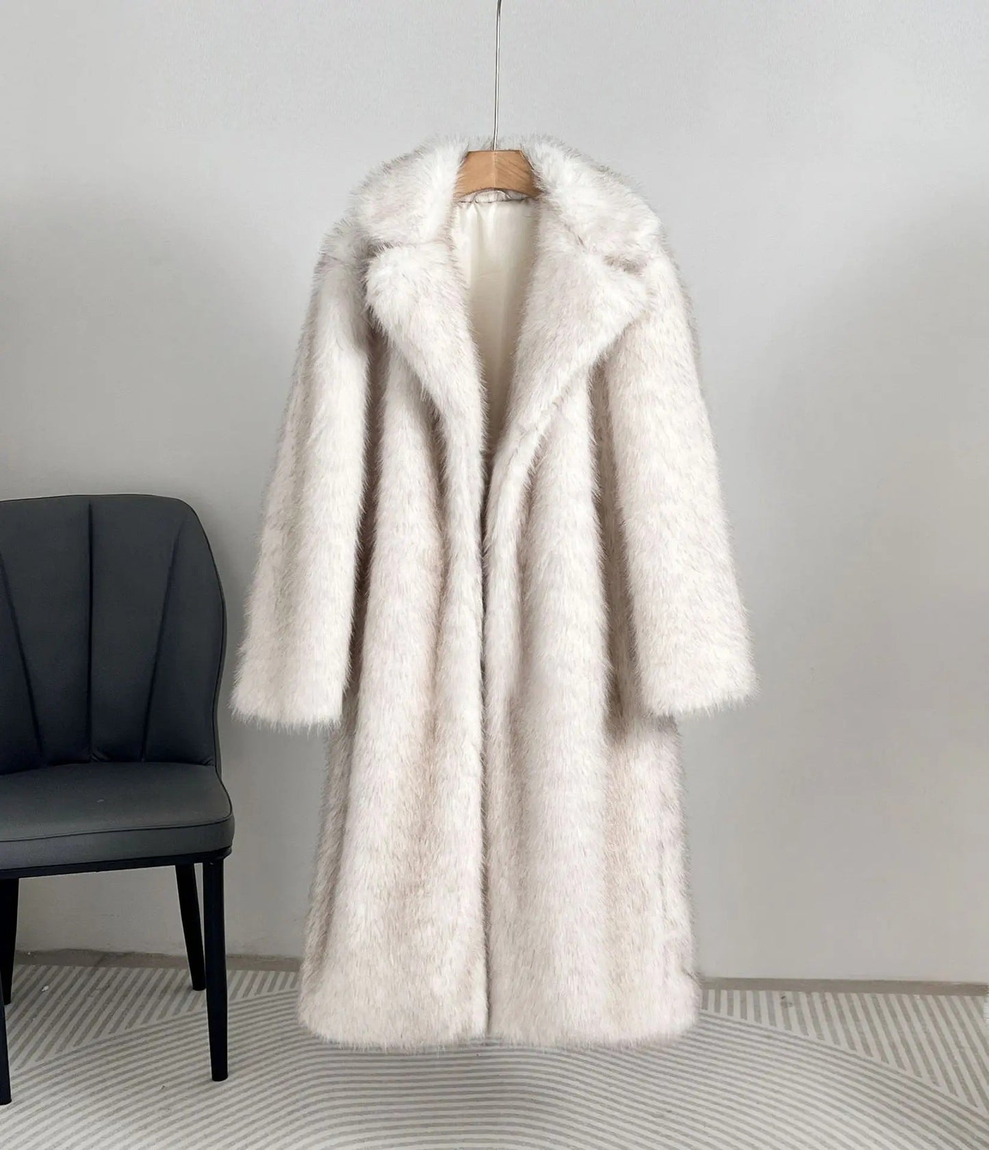 Ladies Elegant Fur Coat with Large Pockets Dulcira