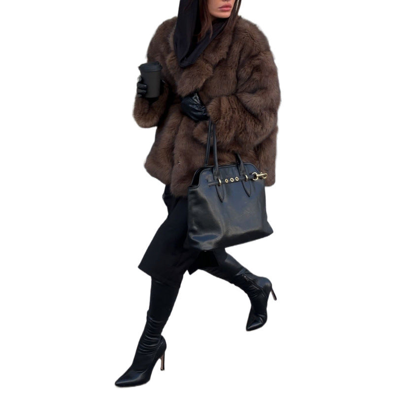 Women's Luxurious Faux Fur Coat with Elegant Cut Dulcira