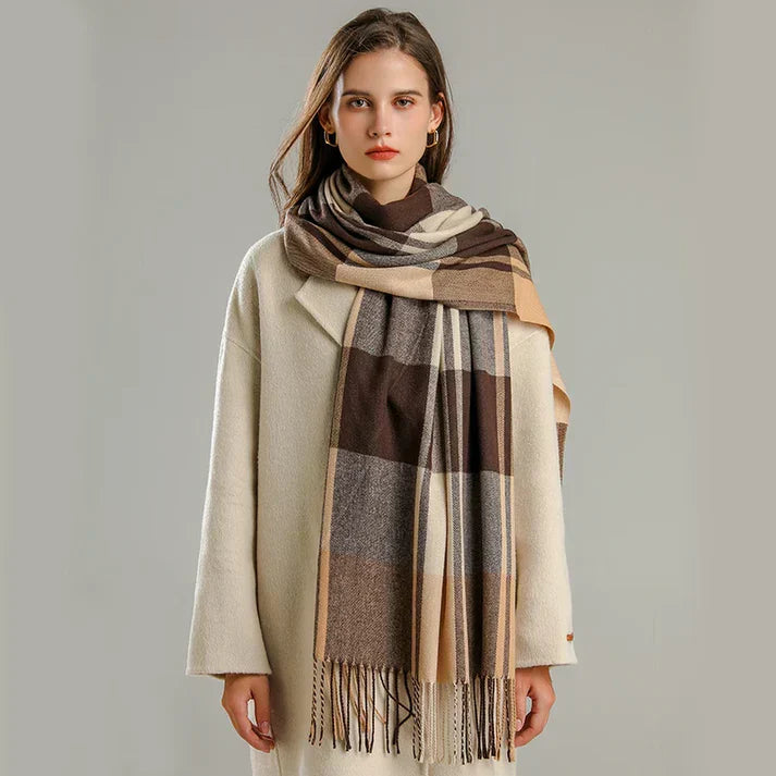 Dulcira | Classic Scarf with Checkered Pattern