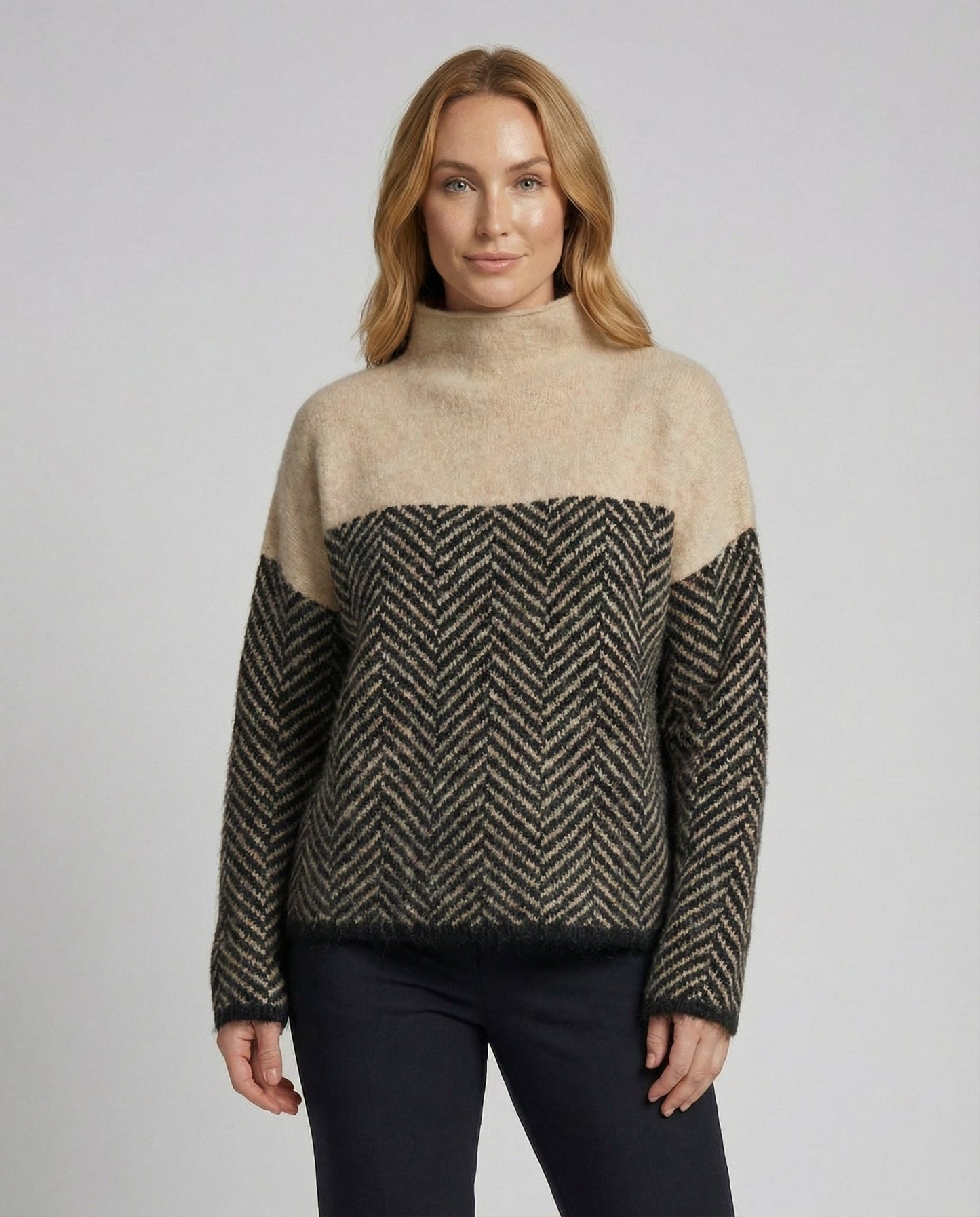 Dulcira | Sweater - Soft Elegant Turtleneck Sweater